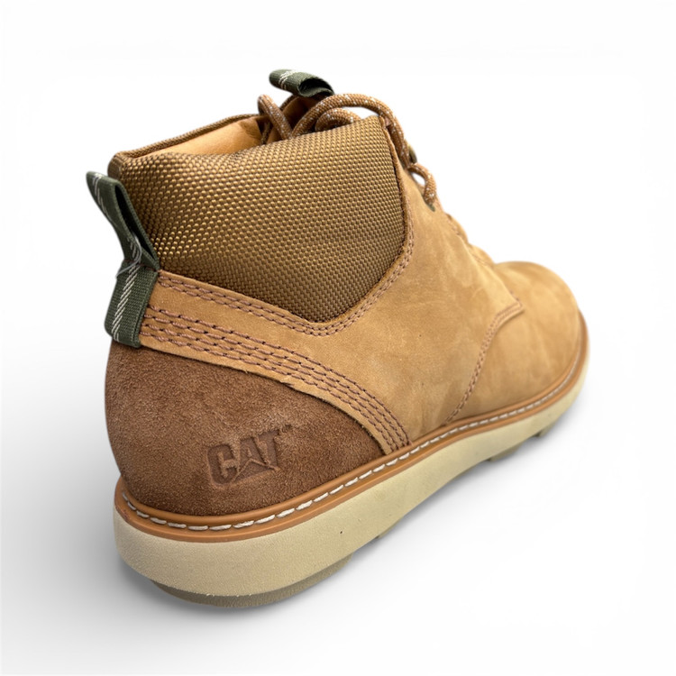 نمای پشت ساق بوت کاترپیلار P724447 و لوگوی حک شده CAT